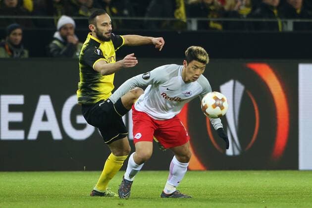 SOCCER - EL, Dortmund vs RBS DORTMUND,GERMANY,08.MAR.18 - SOCCER - UEFA Europa League, last sixteen, Borussia Dortmund vs Red Bull Salzburg. Image shows Oemer Toprak (Dortmund) and Hee Chan Hwang (RBS). GEPAxpictures xMathiasxMandl