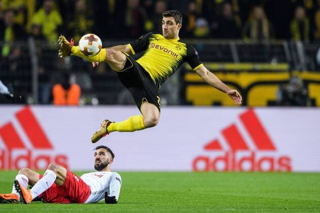 Munas Dabbur (FC Salzburg 9) und Sokratis (Borussia Dortmund 25) beim Europa League Achtelfinale zwischen Borussia Dortmund und dem FC Salzburg am 08.03.2018, Dortmund Copyright: xSchuelerx xEibnerx-xPressefotox EP_JSE