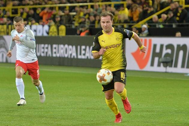 GER, 1.FBL, Borussia Dortmund vs RB Salzburg 08.03.2018, Signal Iduna Park, Dortmund, GER, 1.FBL, Borussia Dortmund vs RB Salzburg, im Bild Mario Goetze Götze ( 10, Borussia Dortmund) li. Stefan Lainer ( 22, RB Salzburg)