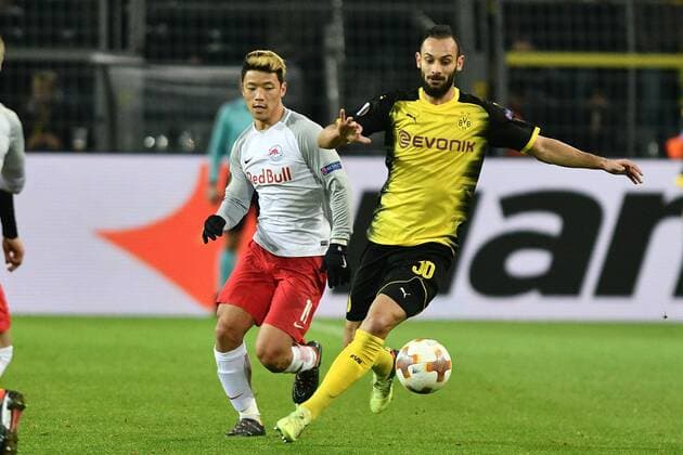 GER, 1.FBL, Borussia Dortmund vs RB Salzburg 08.03.2018, Signal Iduna Park, Dortmund, GER, 1.FBL, Borussia Dortmund vs RB Salzburg, im Bild v. li. im Zweikampf Hee-chan Hwang ( 19, RB Salzburg) Oemer Ömer Toprak ( 36, Borussia Dortmund)