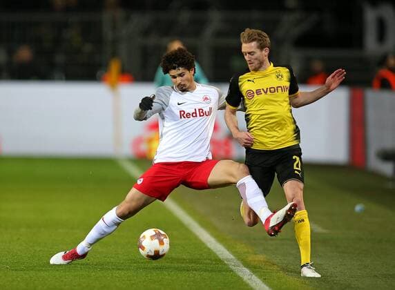 08.03.2018, Fussball UEFA Europa League 2017 2018, Achtelfinale, Borussia Dortmund - RB Salzburg, im Signal-Iduna-Park Dortmund. v.l. Andre Ramalho (RB Salzburg) gegen Andre Schürrle (Dortmund)