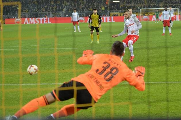Bilder des Tages - SPORT GER, 1.FBL, Borussia Dortmund vs RB Salzburg 08.03.2018, Signal Iduna Park, Dortmund, GER, 1.FBL, Borussia Dortmund vs RB Salzburg, im Bild Valon Berisha ( 14, RB Salzburg) macht das Tor zum 0:1