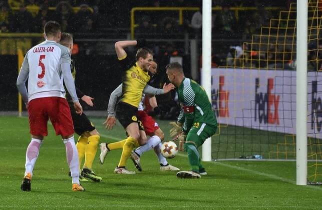 08.03.2018, Fussball, Europa League, Saison 2017 2018, Achtelfinale, Borussia Dortmund - RB Salzburg, Andre Schuerrle, Andre Schürrle (Borussia Dortmund), mi., erzielt das Tor zum 1:2
