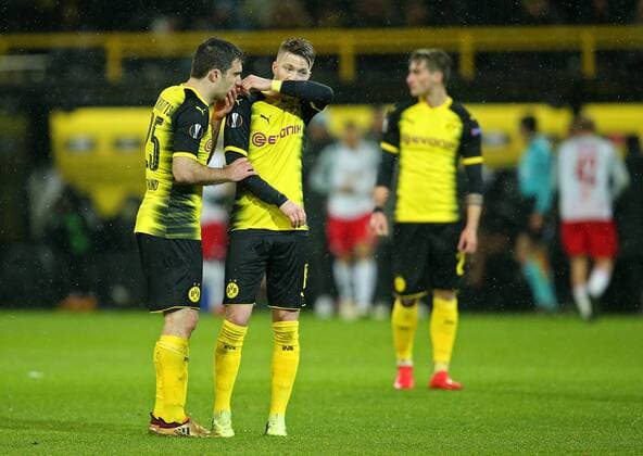 08.03.2018, Fussball UEFA Europa League 2017 2018, Achtelfinale, Borussia Dortmund - RB Salzburg, im Signal-Iduna-Park Dortmund. v.l. Sokratis Papastathopoulos (Dortmund) und Marco Reus (Dortmund)