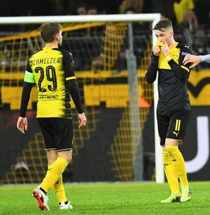 08.03.2018, xjhx, Fussball Europa League, Borussia Dortmund - RB Salzburg, emspor, v.l. Marcel Schmelzer (Borussia Dortmund), Marco Reus (Borussia Dortmund) enttaeuscht, enttaeuscht schauend, dissapointed Dortmund