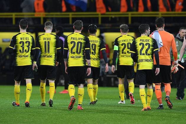 Themen der Woche - SPORT Bilder des Tages - SPORT Fußball Europa League Achtelfinale Borussia Dortmund - FC Salzburg am 08.03.2018 im Signal Iduna Park in Dortmund Dortmunder Spieler verlassen enttäuscht das Spielfeld V.l.n.r.: Julian Weigl ( Dortmund ) - Marco Reus ( Dortmund ) - Maximilian Philipp ( Dortmund ) - Mahmoud Dahoud ( Dortmund ) - Marcel Schmelzer ( Dortmund ) - Christian Pulisic ( Dortmund ) - Roman Bürki ( Dortmund )