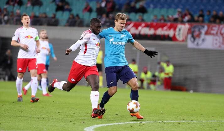 RB Leipzig - St.Petersburg Fussball Euro League Leipzig, 08.03.2018, Red Bull Arena, Fussball, UEFA EURO EM Europameisterschaft Fussball League, Achtelfinale, Hinspiel , RB Leipzig vs. Zenit St. Petersburg. , Im Bild von links; Dayot Upamecano (5, RB Leipzig) und AleksandrÊKokorin (9, Zenit). ,