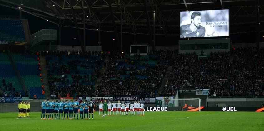 Fussball, Herren, Saison 2017 2018, Europa League (Achtelfinale, Hinspiel), RB Leipzig - Zenit St. Petersburg, Schweigeminute für Davide Astori, 08.03. 2018, Copyright: xMatthiasxKochx