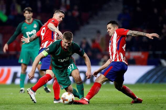 Atletico Madrid s Vitolo (R) vies for the ball with Lokomotiv s Igor Denisov (C) and Fernando Torres during the UEFA Europa League round of 16 first leg match bewteeen Atletico Madrid and Lokomotiv at the Wanda Metropolitano stadium in Madrid, Spain, 08 March 2018. Atletico Madrid vs. Lokomotiv !ACHTUNG: NUR REDAKTIONELLE NUTZUNG!  Copyright: xJuanJoxMartinx MAD025 20180308-636561421835952039