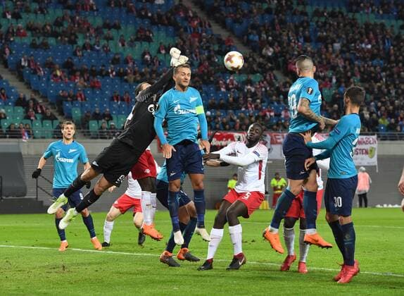 Fussball, Herren, Saison 2017 2018, Europa League (Achtelfinale, Hinspiel), RB Leipzig - Zenit St. Petersburg, v. l. Aleksandr Kokorin ( 09, Zenit St. Petersburg), Torwart Andrei Lunev ( 99, Zenit St. Petersburg), Domenico Criscito ( 4, Zenit St. Petersburg), Dayot Upamecano (RB Leipzig), Anton Zabolotny ( 29, Zenit St. Petersburg), Emanuel Mammana ( 30, Zenit St. Petersburg), 08.03. 2018, Copyright: xMatthiasxKochx
