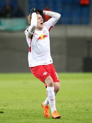 RB Leipzig - St.Petersburg Fussball Euro League Leipzig, 08.03.2018, Red Bull Arena, Fussball, UEFA EURO EM Europameisterschaft Fussball League , Achtelfinale Hinspiel, RB Leipzig vs. FK Zenit St. Petersburg , Im Bild: Emil Forsberg (10, RB Leipzig), unzufrieden nach einer vergebenen Torchance. ,