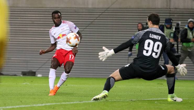 Themen der Woche - SPORT Bilder des Tages - SPORT RB Leipzig - St.Petersburg Fussball Euro League Leipzig, 08.03.2018, Red Bull Arena, Fussball, UEFA EURO EM Europameisterschaft Fussball League, Achtelfinale, Hinspiel , RB Leipzig vs. Zenit St. Petersburg. , Im Bild; Tor für RB Leipzig. Bruma (17, RB Leipzig) erzielt den Treffer zum 1:0 gegen Torwart AndreiÊLunev (99, Zenit). ,