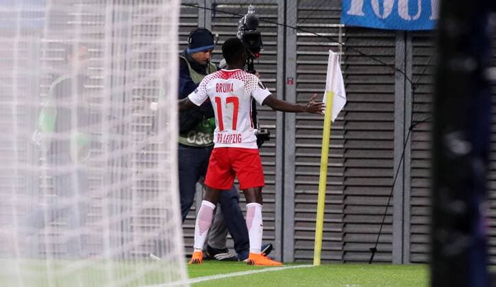 RB Leipzig - St.Petersburg Fussball Euro League Leipzig, 08.03.2018, Red Bull Arena, Fussball, UEFA EURO EM Europameisterschaft Fussball League, Achtelfinale, Hinspiel , RB Leipzig vs. Zenit St. Petersburg. , Im Bild; Tor für RB Leipzig. Bruma (17, RB Leipzig) erzielt den Treffer zum 1:0 gegen Torwart AndreiÊLunev (99, Zenit) und jubelt. ,