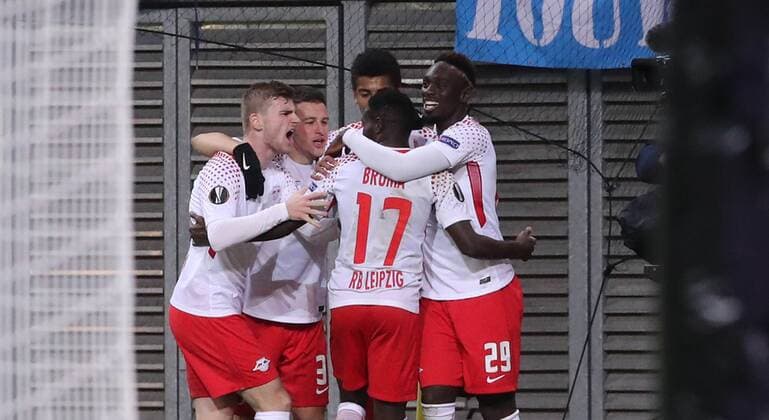RB Leipzig - St.Petersburg Fussball Euro League Leipzig, 08.03.2018, Red Bull Arena, Fussball, UEFA EURO EM Europameisterschaft Fussball League, Achtelfinale, Hinspiel , RB Leipzig vs. Zenit St. Petersburg. , Im Bild; Tor für RB Leipzig. Bruma (17, RB Leipzig) erzielt den Treffer zum 1:0 gegen Torwart AndreiÊLunev (99, Zenit) und jubelt. ,