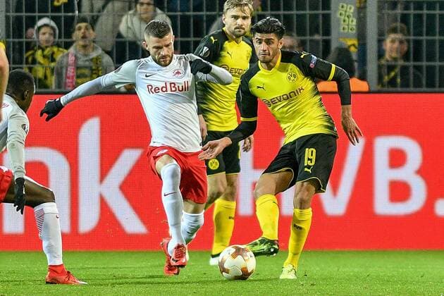 GER, 1.FBL, Borussia Dortmund vs RB Salzburg 08.03.2018, Signal Iduna Park, Dortmund, GER, 1.FBL, Borussia Dortmund vs RB Salzburg, im Bild v. li. im Zweikampf Valon Berisha ( 14, RB Salzburg) Mahmoud Dahoud ( 19, Borussia Dortmund)