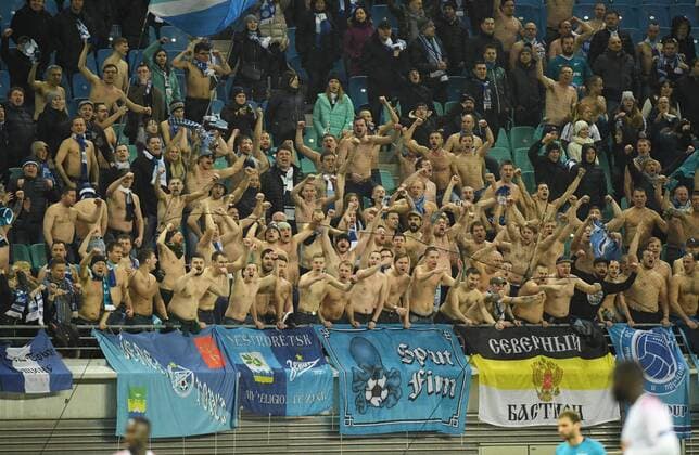 Fussball, Herren, Saison 2017 2018, Europa League (Achtelfinale, Hinspiel), RB Leipzig - Zenit St. Petersburg, Fans von Zenit halbnackt, 08.03. 2018, Copyright: xMatthiasxKochx