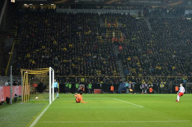 Dortmund, Signal Iduna Park, 08.03.18, UEFA Europa League - Achtelfinale - Borussia Dortmund - RB Salzburg Bild: Valon Berisha (RB Salzburg) macht per Elfmeter das Tor zum 0:1