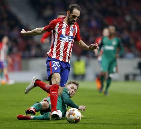 Partido de ida de octavos de Europa League entre el Atletico y el Lokomotiv. En la imagen, Juanfran.Europa League 1 16 first leg match between Atletico and Lokomotiv. In this picture, Juanfran. 