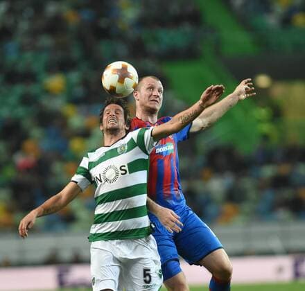 (180309) -- LISBON, March 9, 2018 -- Fabio Coentrao (L) of Sporting vies for the ball with Michal Krmencik of Viktoria Plzen during the UEFA Europa League round of 16 first leg match at the Jose Alvalade stadium in Lisbon, Portugal, on March 8, 2018. Sporting won 2-0.) (SP)PORTUGAL-LISBON-EUROPA LEAGUE-SPORTING VS PLZEN ZhangxYadong 