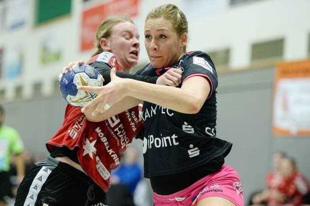 Marija Obradovic (TuS Metzingen) (am Ball) und Tamara Haggerty (HSG Bad Wildungen Vipers) -- Handball --- 1. Bundesliga Frauen --- HSG Bad Wildungen Vipers vs TuS Metzingen --- 10.03.2018, Bad Wildungen Copyright: xEIBNER RolandxSippelx EP_RSL