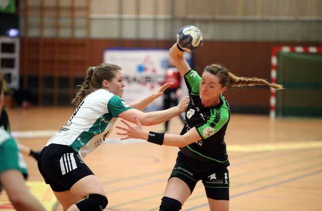 TV Nellingen - VfL Oldenburg Deutschland, Ostfildern, 10.03.2018, Handball, Frauen, Bundesliga, Saison 2017 2018, TV Nellingen - VfL Oldenburg: v.l. Julia Wenzl (VfL Oldenburg), Roxana Ioneac (TV Nellingen).