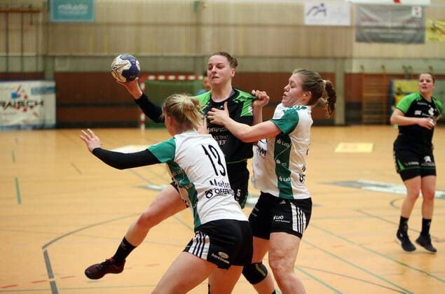 TV Nellingen - VfL Oldenburg Deutschland, Ostfildern, 10.03.2018, Handball, Frauen, Bundesliga, Saison 2017 2018, TV Nellingen - VfL Oldenburg: v.l. Jane Martens (VfL Oldenburg), Annika Blanke (TV Nellingen), Julia Wenzl (VfL Oldenburg).
