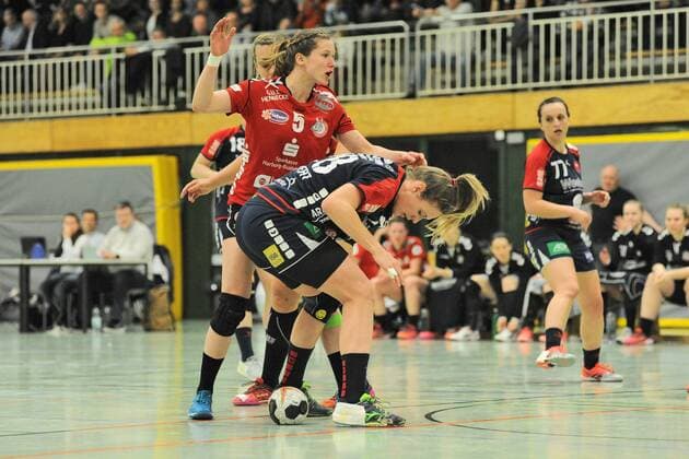 Kim Land (HL Buchholz 08-Rosengarten 5) gegen Anika Leppert (SG H2Ku Herrenberg Kuties 28) SG H2Ku Herrenberg Kuties,Handball,Ligaspiel,10.03.2018, Foto:TBaur Eibner Herrenberg Copyright: xBaur xEibner-Pressefotox EP_Toba