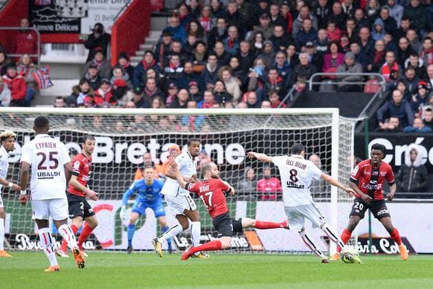 14 Alassane PLEA (nice) - 17 Etienne DIDOT (gui) - 20 Felix EBOA EBOA (gui) FOOTBALL : Guingamp vs Nice - Ligue 1 Conforama - 11 03 2018 FEP Panoramic 