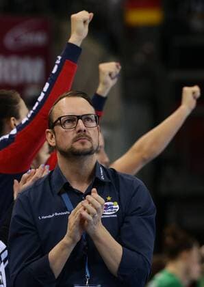 Ludwigsburg , Handball EHF Champions-League , SG BBM Bietigheim vs. FTC-Rail Cargo Hungaria , Martin Albertsen ( Trainer BBM )