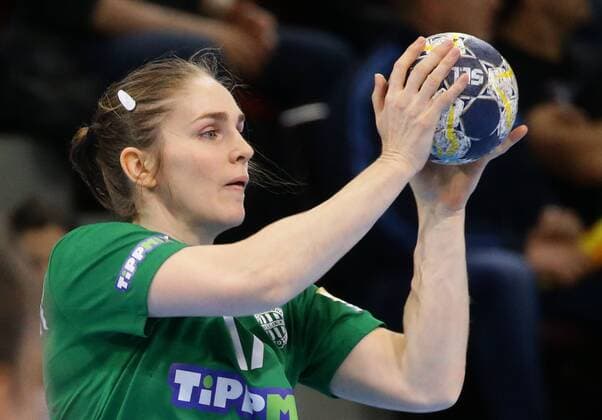 Ludwigsburg , Handball EHF Champions-League , SG BBM Bietigheim vs. FTC-Rail Cargo Hungaria , Laura van der Heijden ( Hungaria )