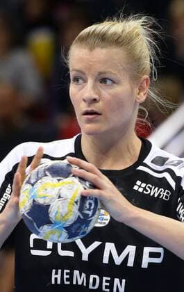 Ludwigsburg , Handball EHF Champions-League , SG BBM Bietigheim vs. FTC-Rail Cargo Hungaria , Antje Lauenroth ( BBM )