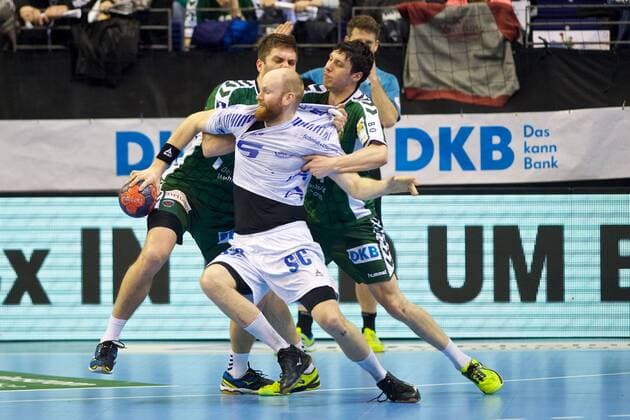 Handball Berlin 11.03.2018 HBL 1. Bundesliga Saison 2017 2018 Füchse Berlin - VFL Gummersbach Alexander Becker Drago Vukovic (Füchse Berlin, No.06) Kevin Struck (Füchse Berlin, No.07) re.