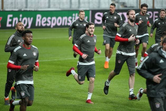 die Spieler laufen sich warm, Sebastian Rudy 19 (FC Bayern Muenchen), Training, FC Bayern Muenchen, Fussball, Achtelfinale, Champions League, 13.03.2018 Istanbul Istanbul Tuerkei