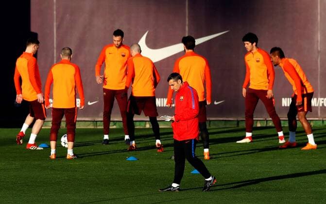 FC Barcelona Barca s head coach Ernesto Valverde (C) and team players attend a training session of the team at the sports complex in Sant Joan Despi, Barcelona, Spain, 13 March 2018. FC Barcelona will face Chelsea FC on a Champions League round of 16 second leg soccer match on 14 March 2018 at the Camp Nou stadium in Barcelona. FC Barcelona s presser !ACHTUNG: NUR REDAKTIONELLE NUTZUNG!  Copyright: xAlbertoxEstevezx GRAF1398 20180313-636565660835963057