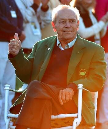 April 7, 2016 - Augusta, GA, USA - Honorary Starter Arnold Palmer gives the thumbs up to fans as they applaud at Augusta National Golf Club on April 7, 2016, Augusta, Ga. Amy Saunders strives to build on her father Arnold PalmerÃ¢â‚¬â ¢s legacy - ZUMAm67_ 20160407_zaf_m67_143 Copyright: xJeffxSinerx