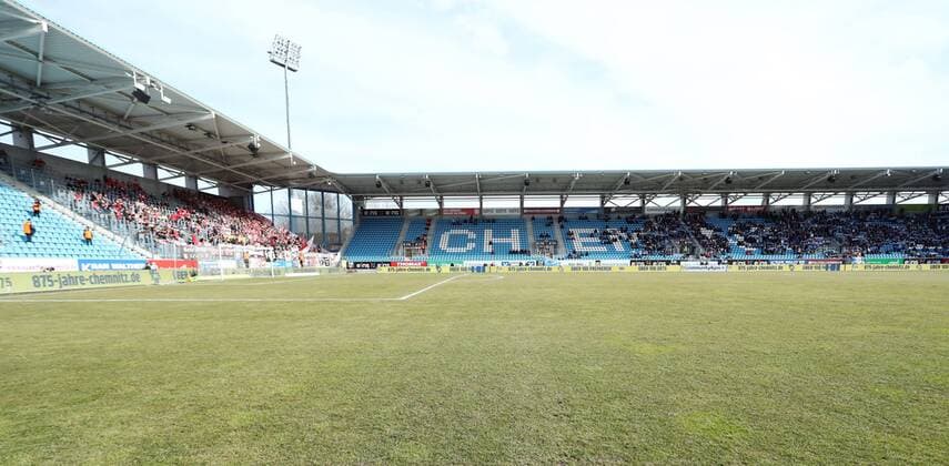 Chemnitz, 11.03.2018, community4you ARENA, Fussball, 3. Liga, 29. Spieltag , Chemnitzer FC vs. Hallescher FC 1:1 (0:0). , Im Bild: Nur 7.700 Zuschauer wollten das Spiel sehen. Viele Plätze blieben leer.