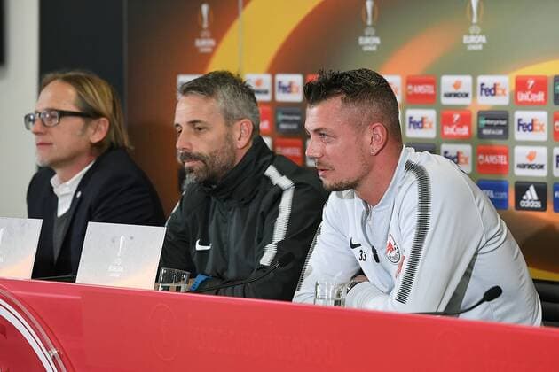 Fußball Europa League Pressekonferenz FC Salzburg am 14.03.2018 in der Red Bull Arena in Salzburg Christian Kircher Pressesprecher Salzburg ), links - Marco Rose ( Trainer Salzburg ), mitte - Alexander Walke ( Salzburg ), rechts