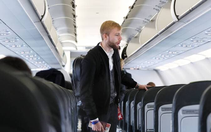 RB Leipzig - Reise St. Petersburg Euro League St. Petersburg 14.03.2018, Fussball, UEFA EURO EM Europameisterschaft Fussball League, Achtelfinale , Zenit Sankt Petersburg vs. RB Leipzig , Die Mannschaft von RB Leipzig im Flugzeug nach Sankt Petersburg zum morgigen Spiel. Im Bild: Konrad Laimer ,