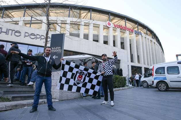 Besiktas Fans vor dem Vodafone Park, Besiktas Istanbul vs. FC Bayern Muenchen, Fussball, Achtelfinale, Champions League, 14.03.2018 Istanbul Istanbul Tuerkei
