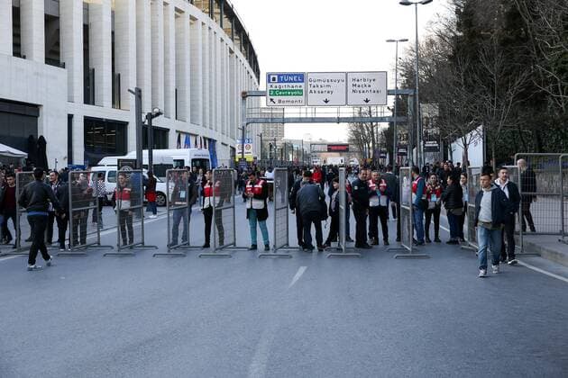 Polizei machen Einlasskontrollen vor dem Vodafone Park, Besiktas Istanbul vs. FC Bayern Muenchen, Fussball, Achtelfinale, Champions League, 14.03.2018 Istanbul Istanbul Tuerkei