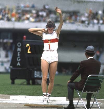 Olympische Sommerspiele 1968 in Mexiko-City. 16.10.1968. Fünfkampf Frauen. Ingrid Mickler-Becker (BRD) Aktion Kugel.