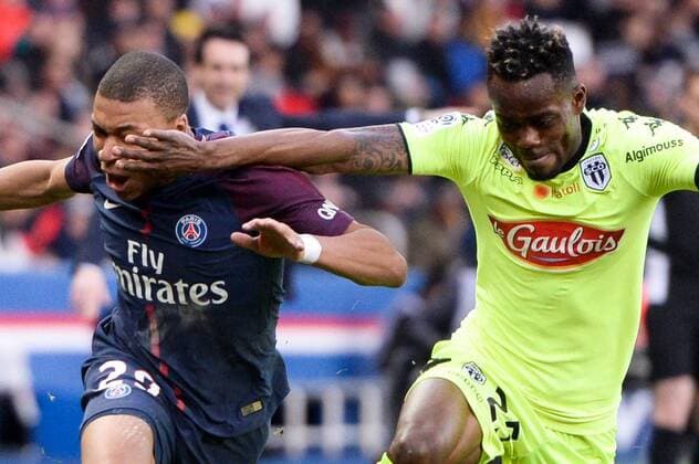 29 KYLIAN MBAPPE (PSG) - 25 ABDOULAYE BAMBA (SCO) - FAUTE FOOTBALL : Paris SG vs Angers - Ligue 1 Conforama - 14 03 2018 AnthonyBIBARD FEP Panoramic 