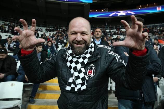 Bilder des Tages - SPORT Fans of Besiktas during the Champions league second leg match between Besiktas and Bayern Munchen at Vodafone Park in Istanbul , Turkey on March 14 , 2018. 