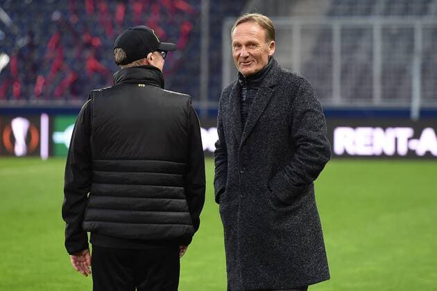 Fußball Europa League Abschlusstraining Borussia Dortmund am 14.03.2018 in der Red Bull Arena in Salzburg Peter Stöger ( Cheftrainer Dortmund ), links - Hans-Joachim Watzke ( Geschäftsführer Dortmund ), rechts
