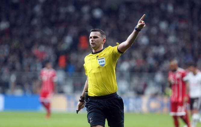 Fußball, CL, Besiktas Istanbul - Bayern München Refrree Michael Oliver during Besiktas - Bayern Munich UEFA Champions League round of 16 second leg soccer match in Vodafone Arena, Istanbul, Turkey, Mar 14, 2018.  Copyright: TolgaxAdanali 15949871
