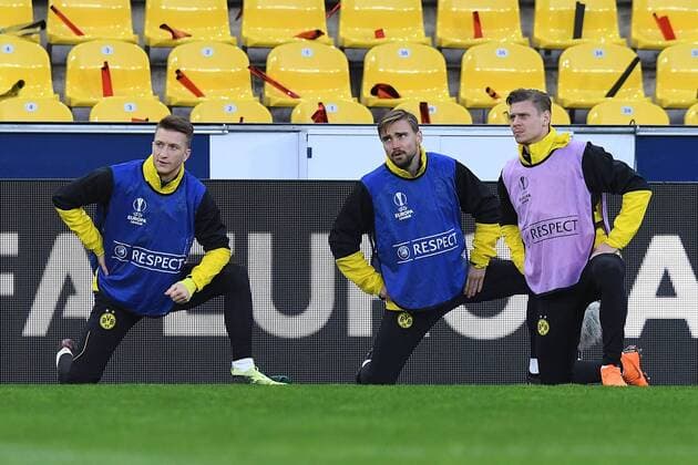 Fußball Europa League Abschlusstraining Borussia Dortmund am 14.03.2018 in der Red Bull Arena in Salzburg Marco Reus ( Dortmund ), links - Marcel Schmelzer ( Dortmund ), mitte - Lukasz Piszczek ( Dortmund ), rechts