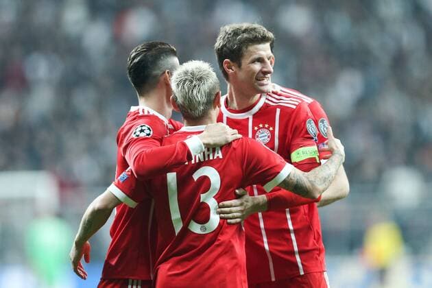 Torjubel von Rafinha 13 (FC Bayern Muenchen) und James Rodriguez 11 (FC Bayern Muenchen), Thomas Mueller 25 (FC Bayern Muenchen) ueber das Eigentor von Besiktas zum 0:2, Besiktas Istanbul vs. FC Bayern Muenchen, Fussball, Achtelfinale, Champions League, 14.03.2018 Istanbul Istanbul Tuerkei