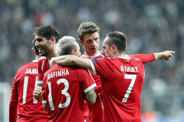 Torjubel von Rafinha 13 (FC Bayern Muenchen) und James Rodriguez 11 (FC Bayern Muenchen), Thomas Mueller 25 (FC Bayern Muenchen), Franck Ribery 7 (FC Bayern Muenchen) ueber das Eigentor von Besiktas zum 0:2, Besiktas Istanbul vs. FC Bayern Muenchen, Fussball, Achtelfinale, Champions League, 14.03.2018 Istanbul Istanbul Tuerkei