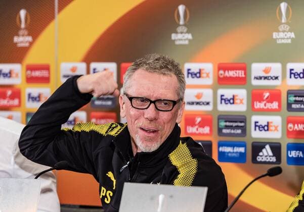 14.03.2018, Red Bull Arena, Salzburg, AUT, UEFA EL, FC Salzburg vs Borussia Dortmund, Achtelfinale, Rueckspiel, Pressekonferenz, im Bild v.l. Trainer Peter St?ger (Borussia Dortmund) during Pressconference before the UEFA Europa League Round of 16, 2nd Leg Match between FC Salzburg and Borussia Dortmund at the Red Bull Arena in Salzburg, Austria on 2018 03 14. Salzburg