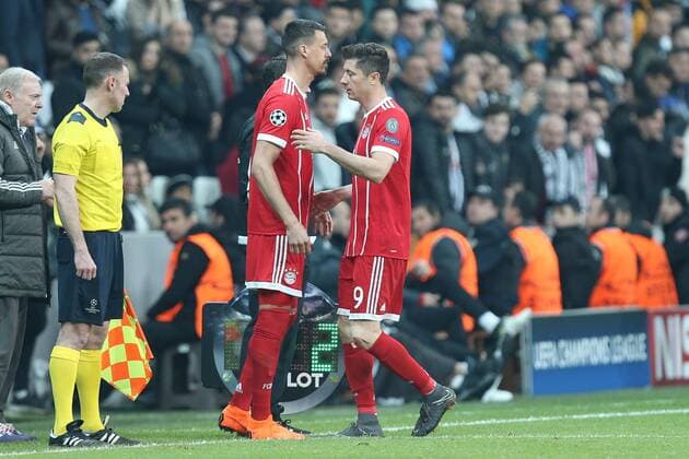l-r: Sandro Wagner 2 (FC Bayern Muenchen) wird eingewechselt, Robert Lewandowski 9 (FC Bayern Muenchen) wird ausgewechselt, Besiktas Istanbul vs. FC Bayern Muenchen, Fussball, Achtelfinale, Champions League, 14.03.2018 Istanbul Istanbul Tuerkei